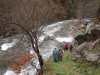 El rio Esva baja caudaloso aproximandose al camino