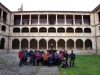 Un grupo de la Curuxa en el claustro de Santa Maria de Valdedios